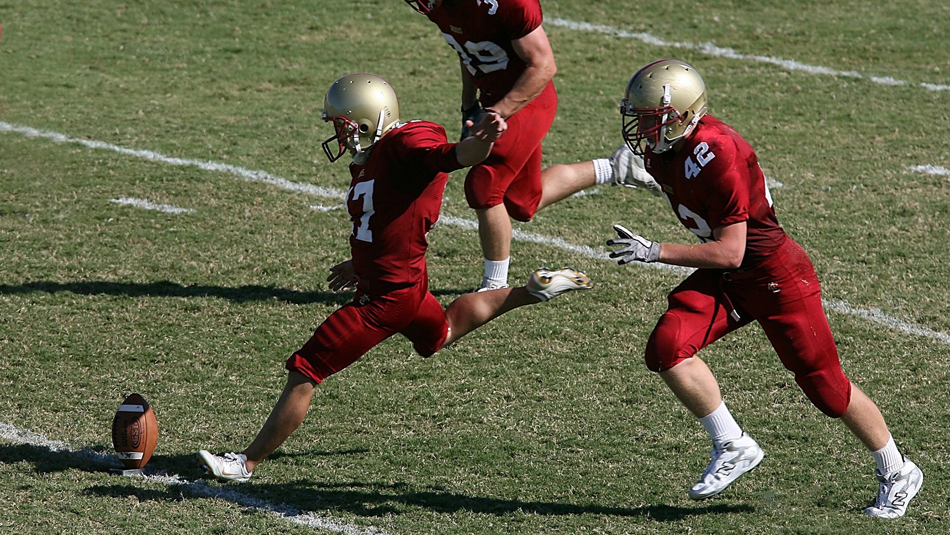 “德甲领先队伍继续发力，扩大积分优势”，德甲积分2020-2021