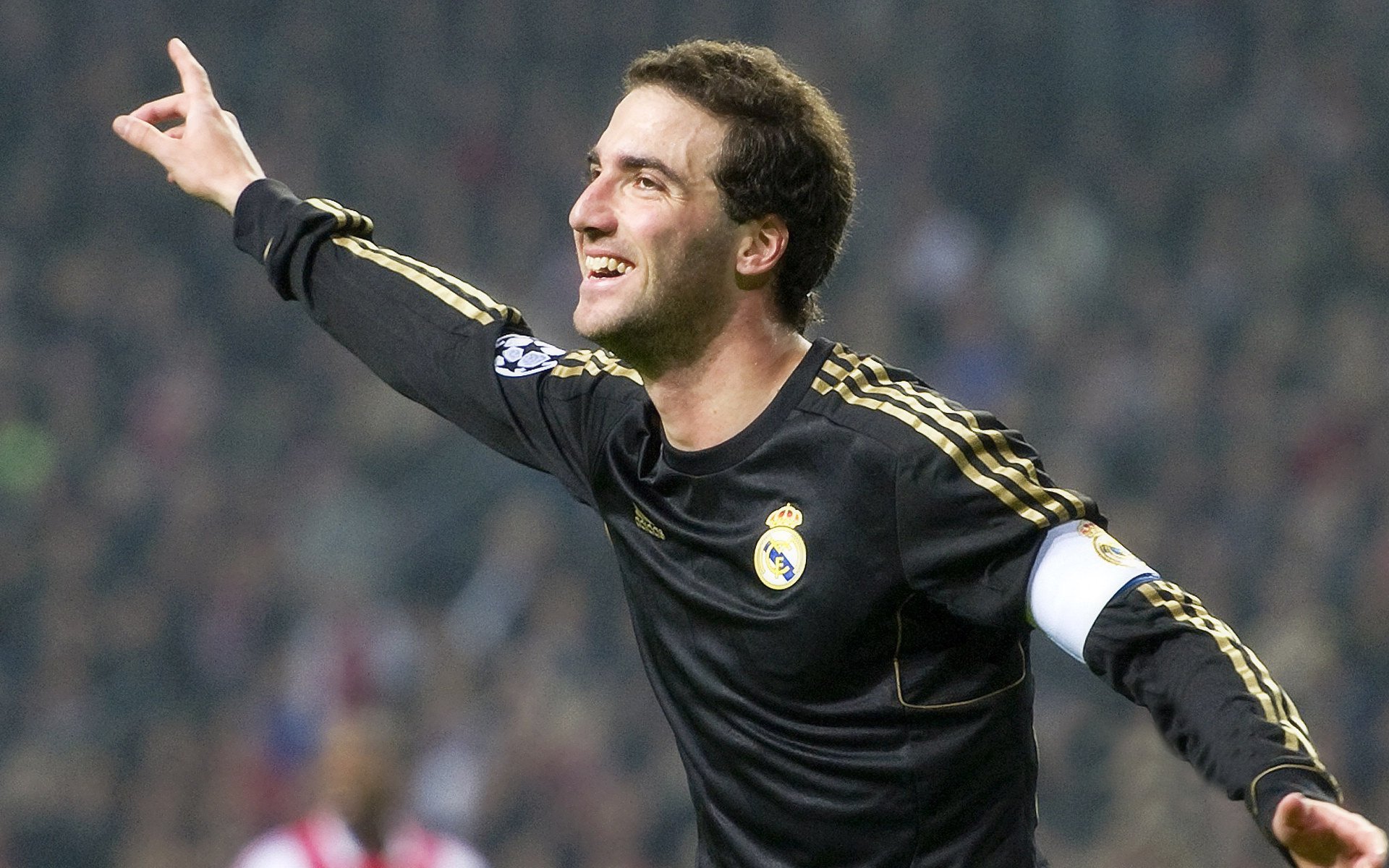 墨西哥骑手卡洛斯·汉克在巴黎奥运会后成为马术协会主席,推动马术运动发展。